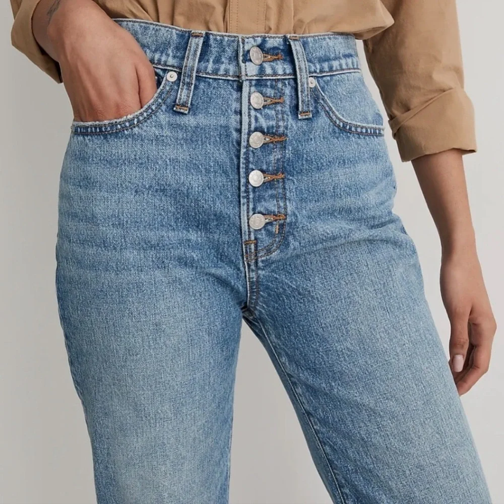 Madewell The Perfect Vintage Straight Jean in Delafield Wash: Button-Fly Edition